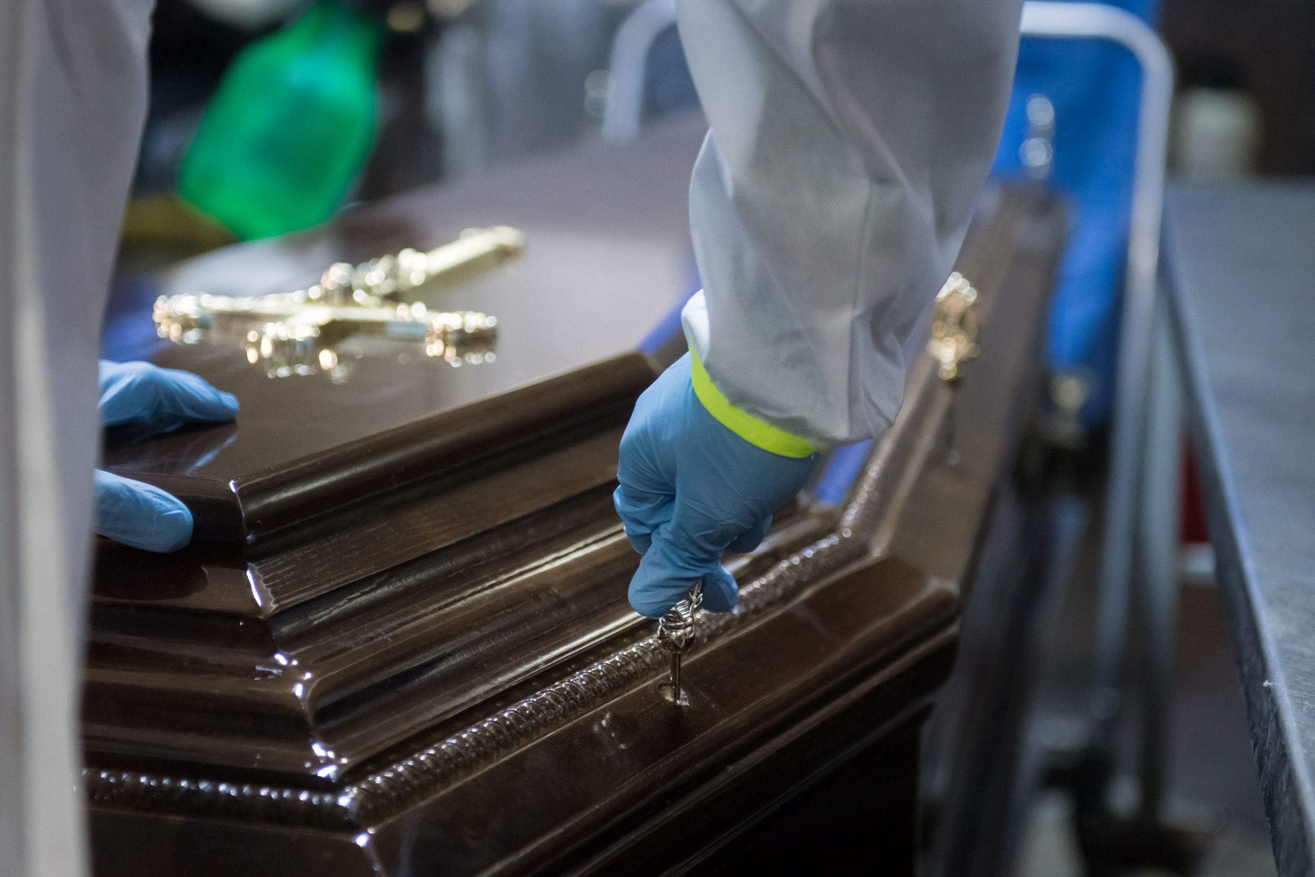 Doi tineri nevaccinați, de 25 și 27 de ani, au murit în ultimele 24 de ore din cauza COVID-19