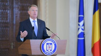 Iohannis explică de ce consultările au loc săptămâna viitoare: E nevoie de timp până când lumea coboară cu picioarele pe pământ