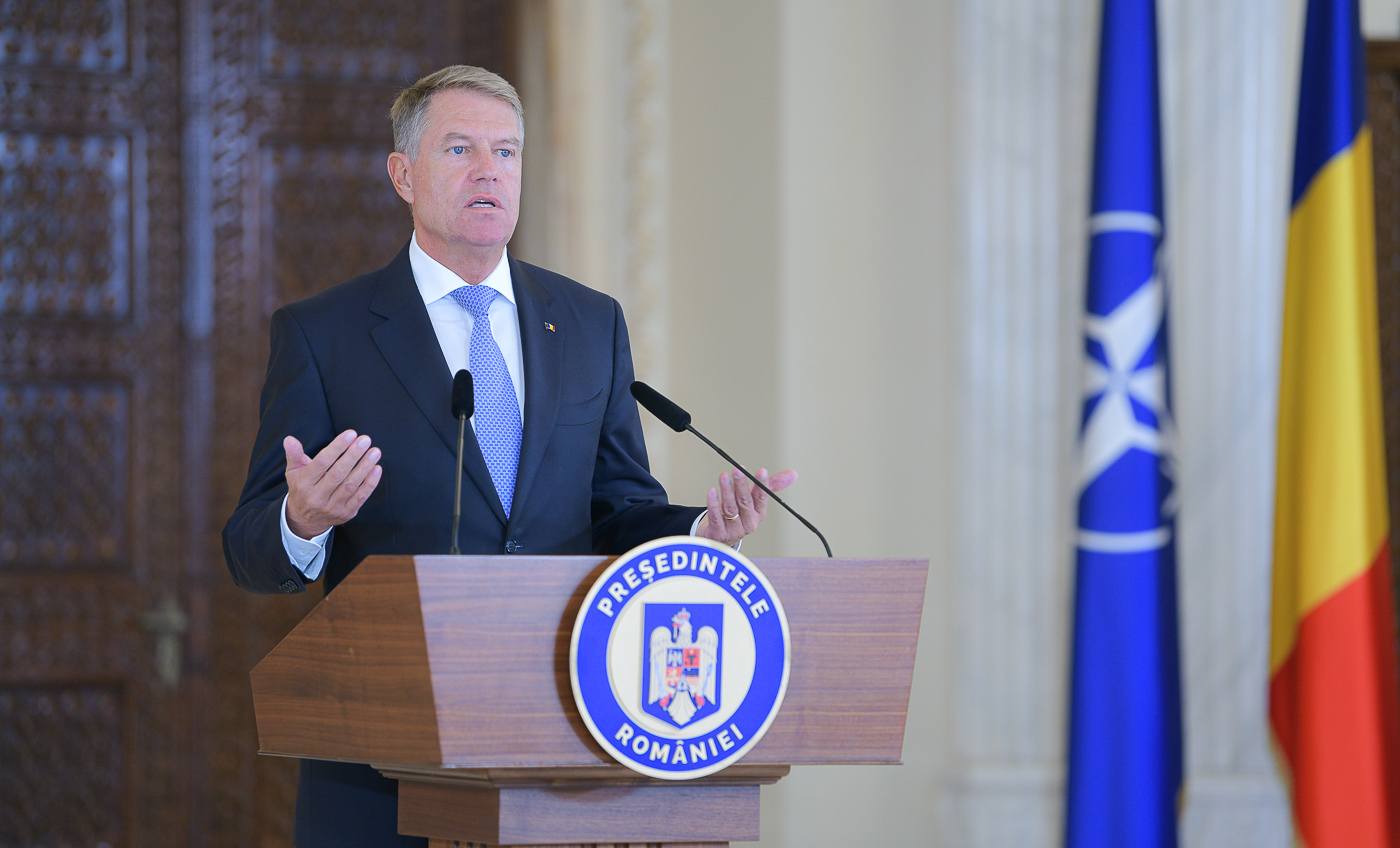 Iohannis explică de ce consultările au loc săptămâna viitoare: E nevoie de timp până când lumea coboară cu picioarele pe pământ