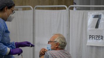 Maratonul vaccinării în Capitală: Peste 3.000 de persoane vaccinate în 6 ore. GALERIE FOTO