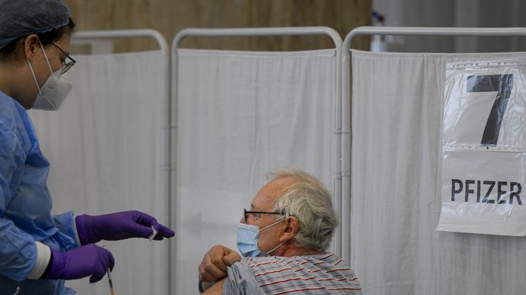 Record absolut: Peste 150.000 de români s-au vaccinat în ultimele 24 de ore. 110.000 dintre ei au primit prima doză