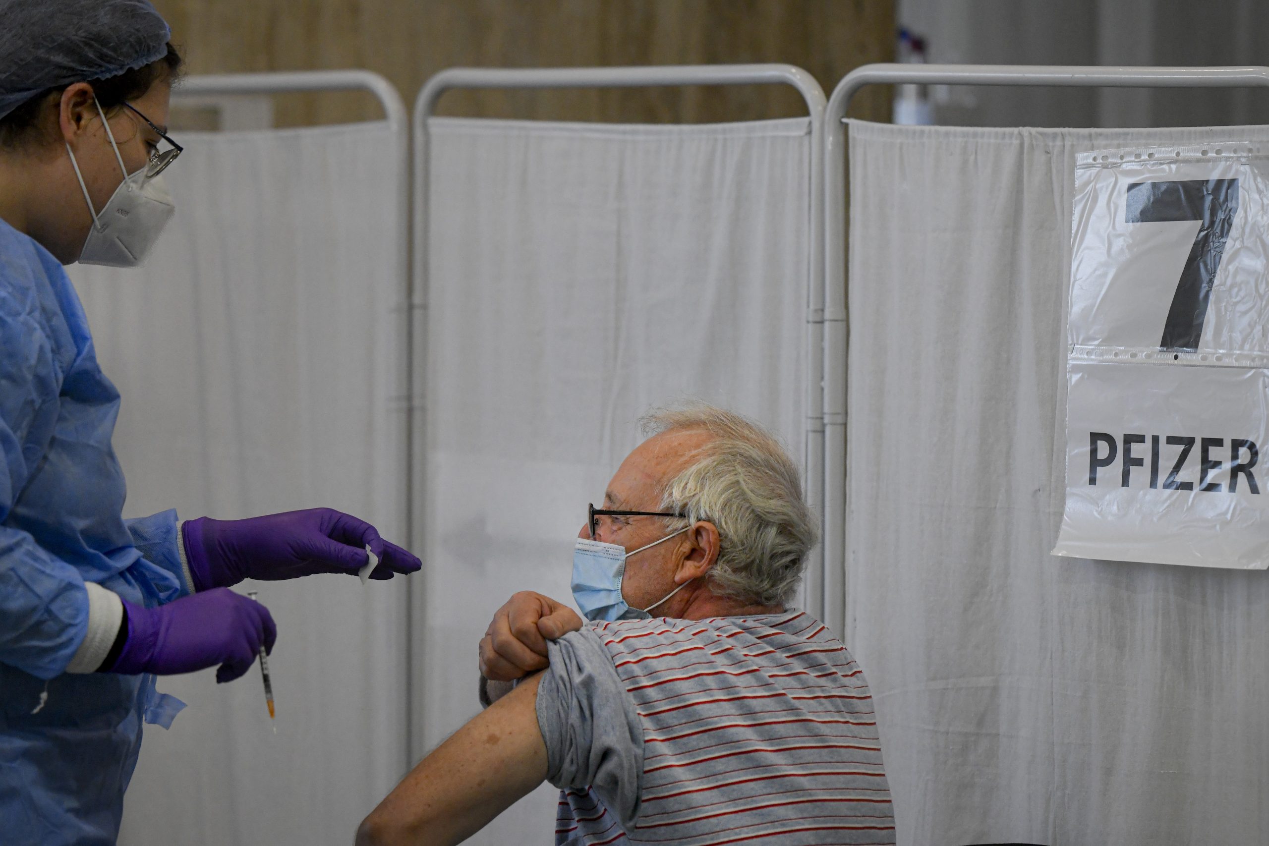 Maratonul vaccinării în Capitală: Peste 3.000 de persoane vaccinate în 6 ore. GALERIE FOTO