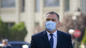 Ministrul interimar al Sanatatii, Cseke Attila soseste la o ceremonie militara si religioasa de inmanare a Drapelului de lupta Spitalului Universitar de Urgenta Militar Central "Dr. Carol Davila" prilejuita de aniversarea a 190 de ani de existenta, la sediul Ministerului Apararii din Bucuresti, miercuri, 15 septembrie 2021. ANDREEA ALEXANDRU / MEDIAFAX FOTO