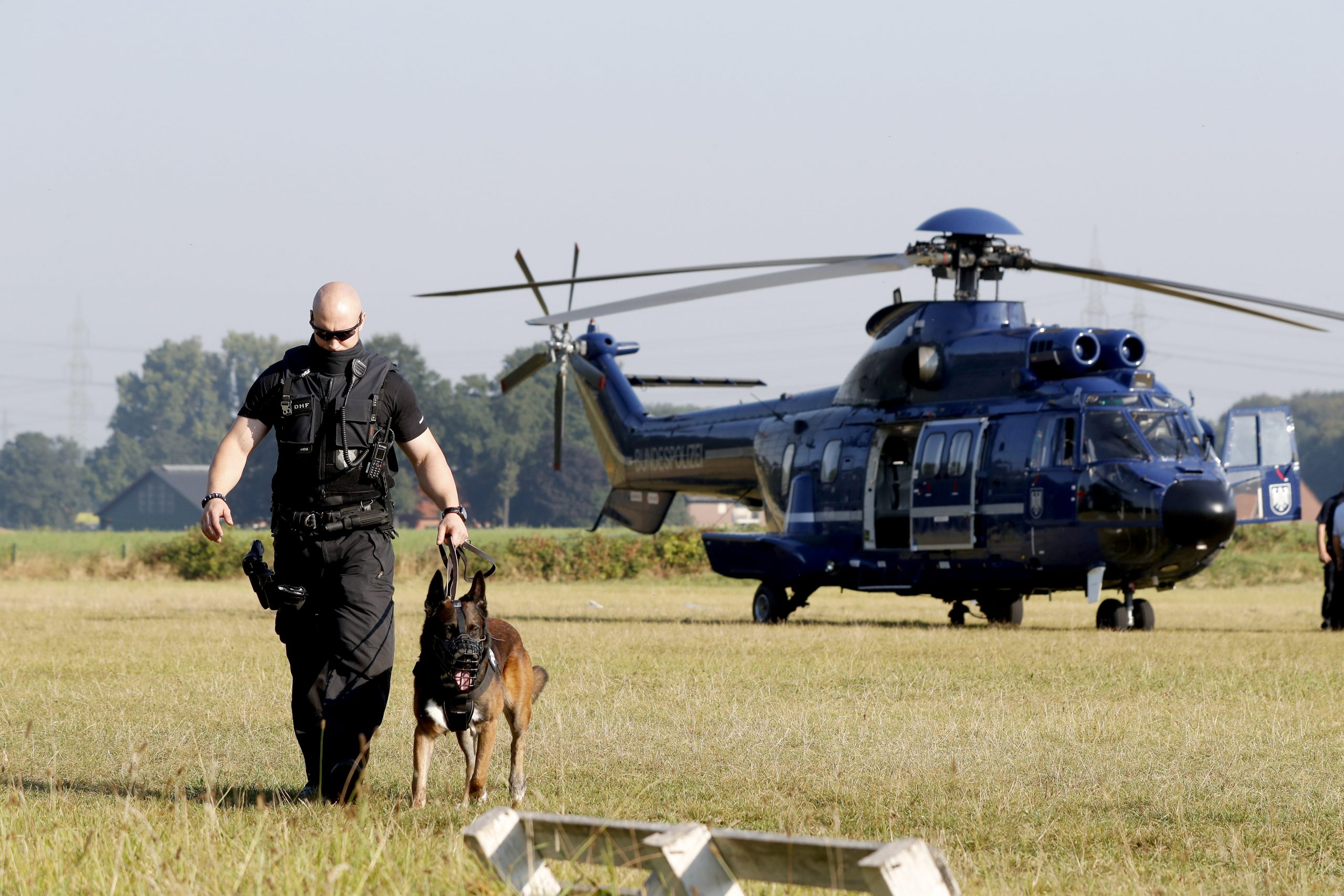 Doi foști militari, arestați în Germania. Sunt acuzați de terorism