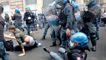 protste violenta la roma impotriva certificatului verde.