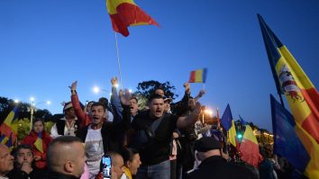 Certificatul verde împarte România în două. Mii de antivacciniști au ieșit în stradă, în București: „Avem imunitate, fără paşpoarte”. FOTO-VIDEO