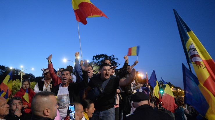 Certificatul verde împarte România în două. Mii de antivacciniști au ieșit în stradă, în București: „Avem imunitate, fără paşpoarte”. FOTO-VIDEO
