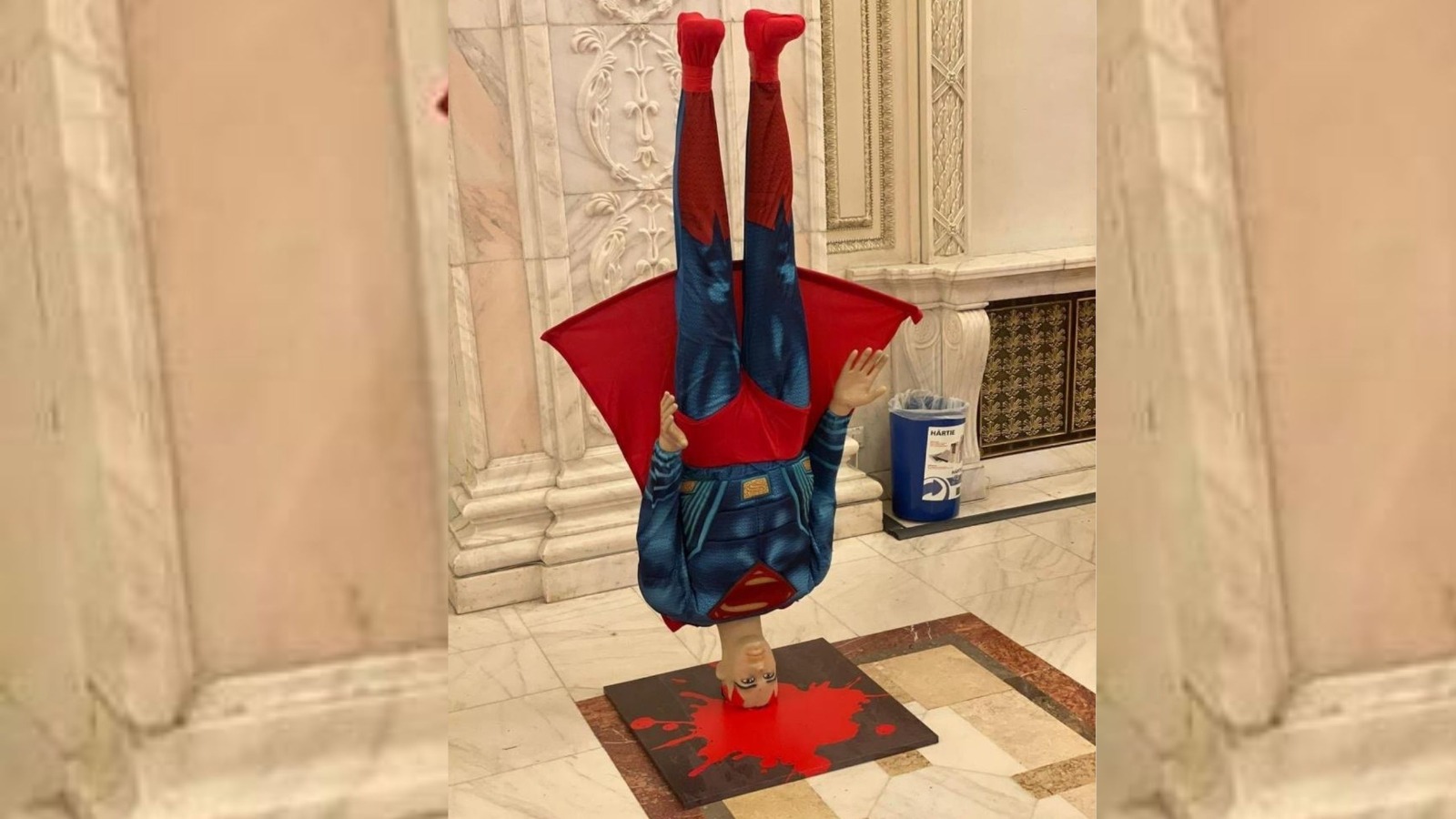 O machetă cu Superman plonjat în cap, adusă în Parlament în ziua votării moțiunii de cenzură. Reacția PNL
