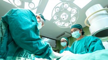 Trei români au primit o nouă şansă la viaţă, după ce familia unei tinere de 32 de ani, în moarte cerebrală, a fost de acord cu donarea de organe.