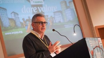 Virusolog italian: „Care este alternativa la vaccinare, să nu faci nimic? Dacă da, zboară în România”