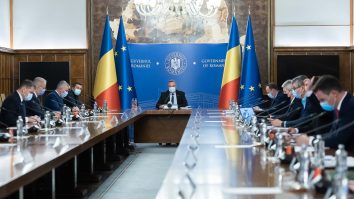 Cum a adus periculosul Omicron în țară chiar Guvernul României. Cu o cursă specială!