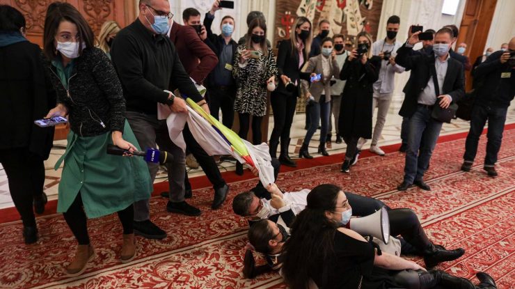 Protest în Parlament: Este incalificabil gestul lor