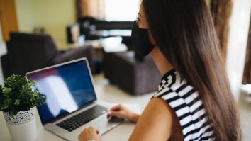 Țara care permite companiilor să concedieze angajații care refuuză să se vaccineze