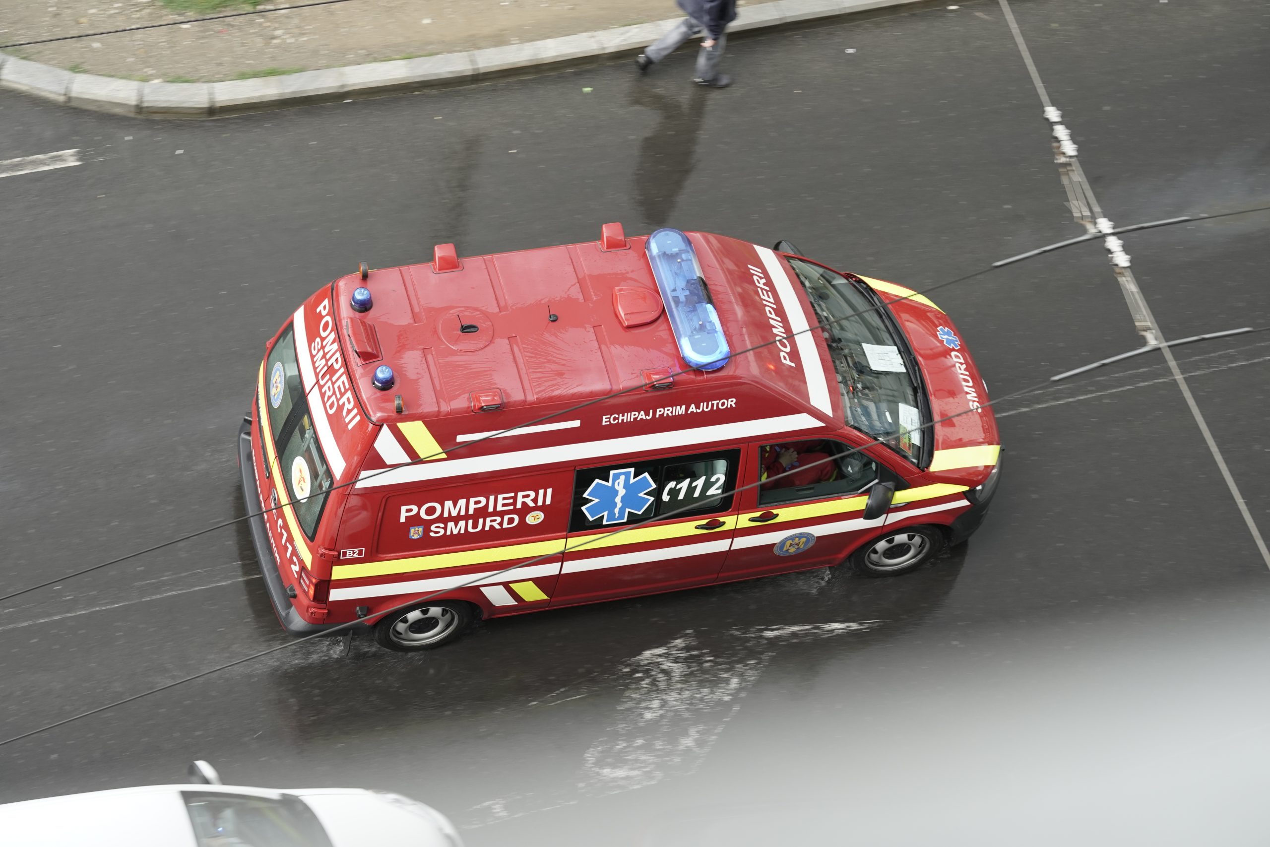 Un tânăr de 19 ani a rămas fără o mână după ce a încercat să taie un proiectil cu bormaşina