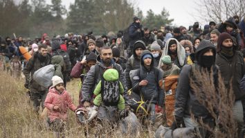 Autorităţile din Belarus au evacuat, joi, principalele zone în care erau imigranţi extracomunitari, la frontiera cu Polonia, în ceea ce pare a fi o evoluţie majoră pentru soluţionarea crizei din ultimele săptămâni, informează agenţia Reuters.