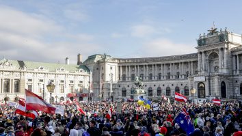 Un bărbat din Rusia își riscă viața protestând zilnic cu o pancartă „Nu războiului”