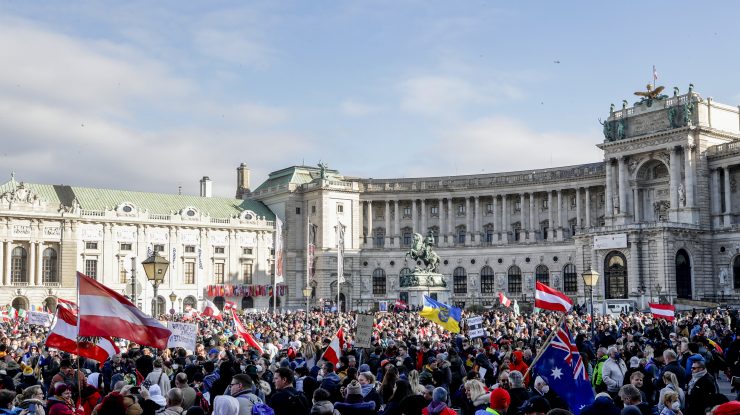 Proteste la Viena faţă de impunerea lockdown-ului și a vaccinării obligatorii