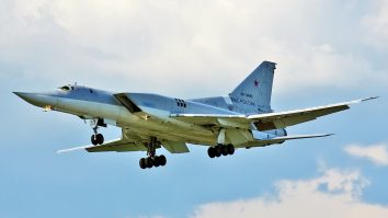 Escaladează tensiunile în criza migranților: Rusia a trimis bombardiere strategice în Belarus