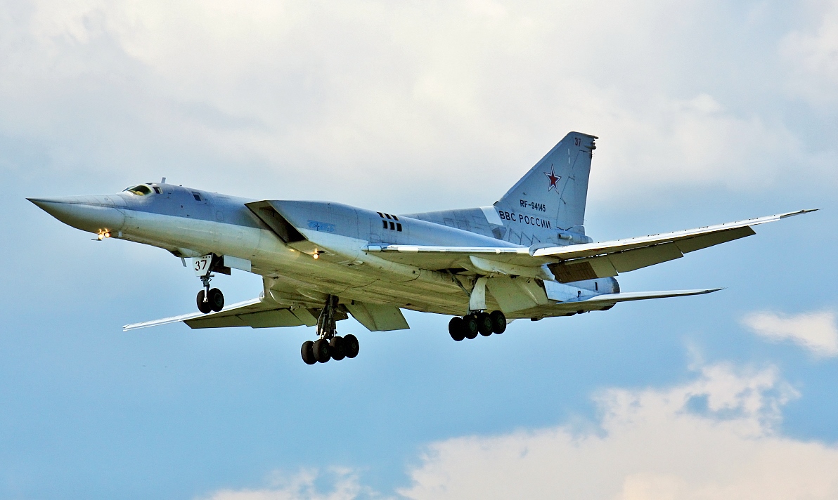 Escaladează tensiunile în criza migranților: Rusia a trimis bombardiere strategice în Belarus