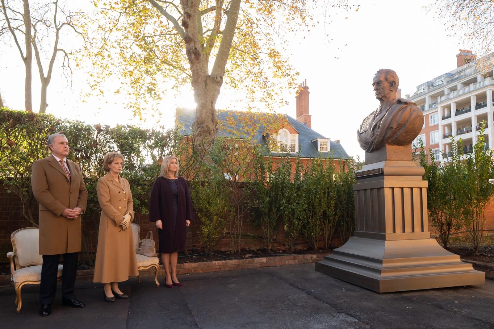 FOTO: O statuie a Regelui Mihai a fost amplasată la Londra