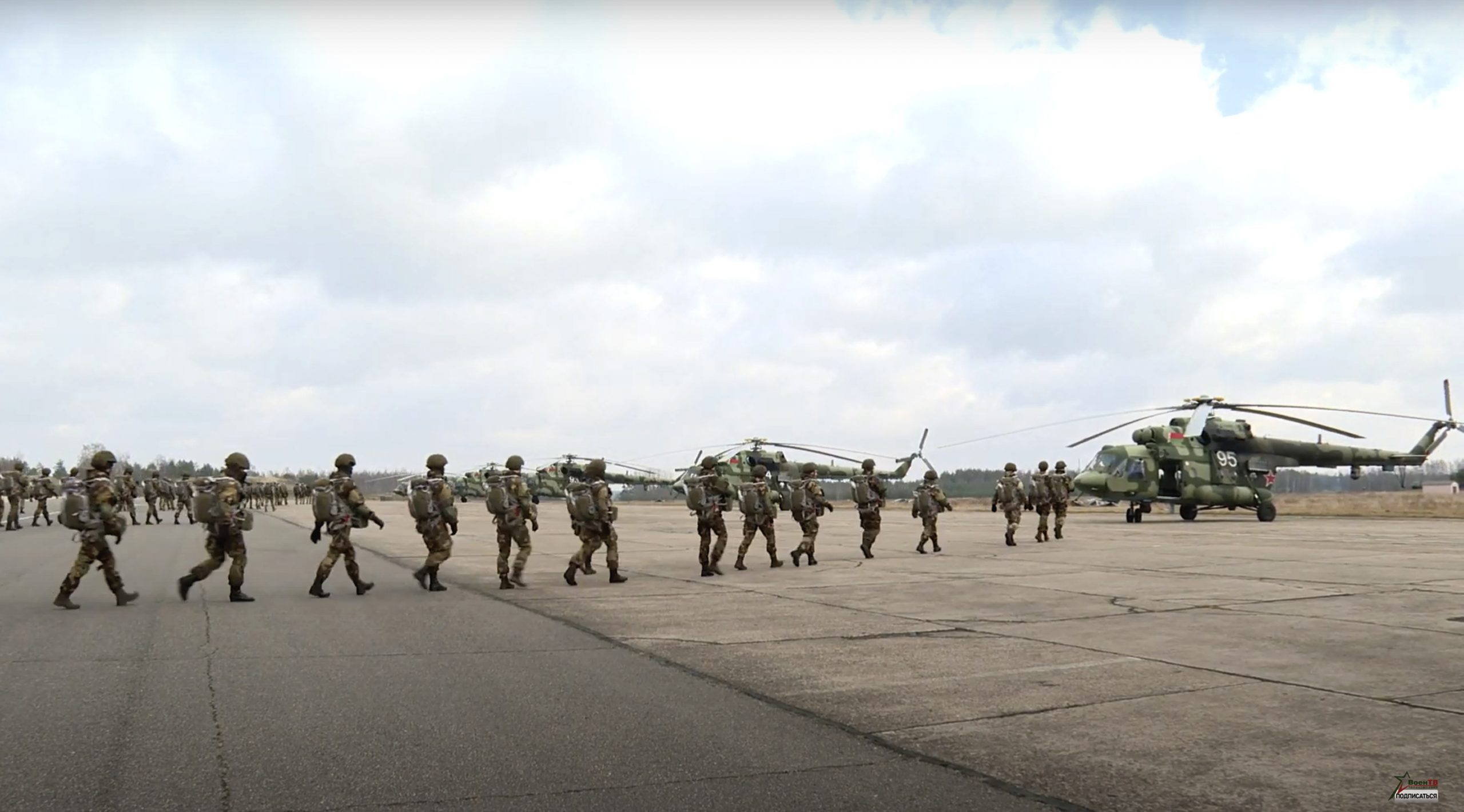Mii de persoane din Ucraina se înscriu în programe de antrenament militar