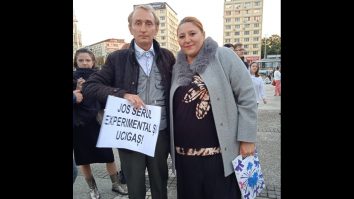 Profesor antivaccinist, concediat de școală. Mesaj trimis pe grupul elevilor: „Marș! Corigență și o aduc pe Șocoacă!”