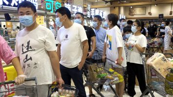 chinezi la cumparaturi