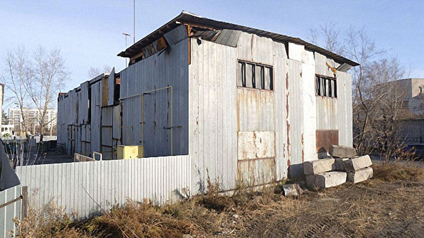 Descoperire șocantă într-o clădire dărăpănată din Rusia. Ce au găsit autoritățile după ce localnicii s-au plâns din cauza mirosului