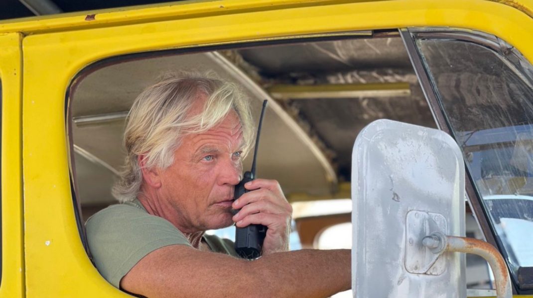 david halls intr-o camioneta