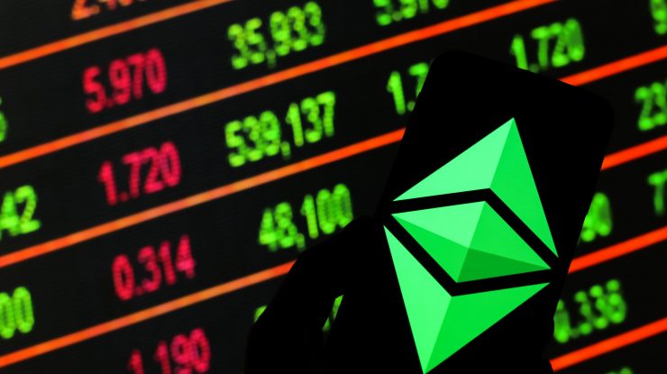 Ether, a doua cea mai valoroasă criptomonedă, urcă la 4.600 de dolari şi atinge un nivel record