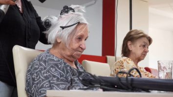 Un start-up românesc oferă servicii de înfrumusețare seniorilor din centrele de bătrâni