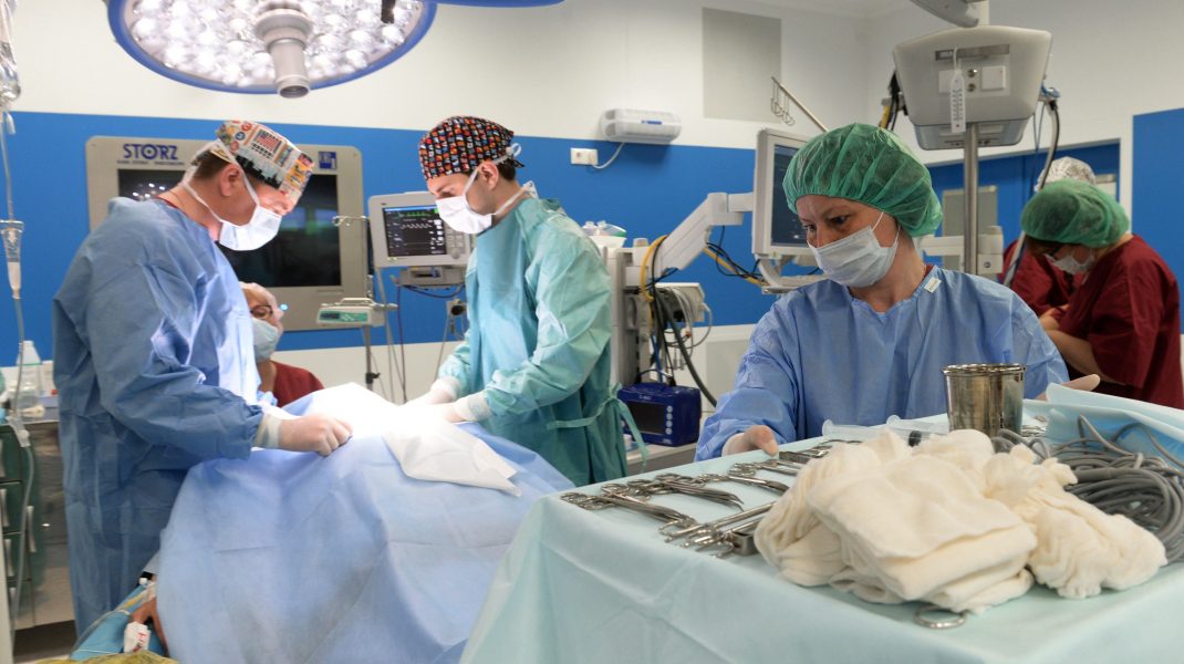 Trei români au fost salvați prin transplant de organe de la un donator din Bulgaria