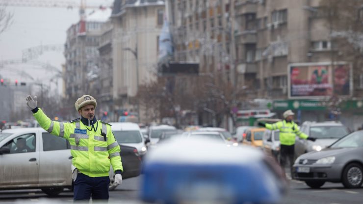 Infotrafic: Aglomeraţie la intrările în Bucureşti şi ceaţă pe şoselele din centrul ţării