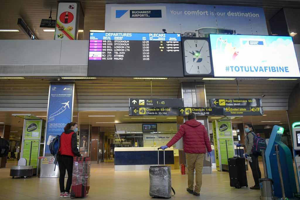 Doi spanioli cu certificate de vaccinare false au fost găsiți la Aeroportul Otopeni