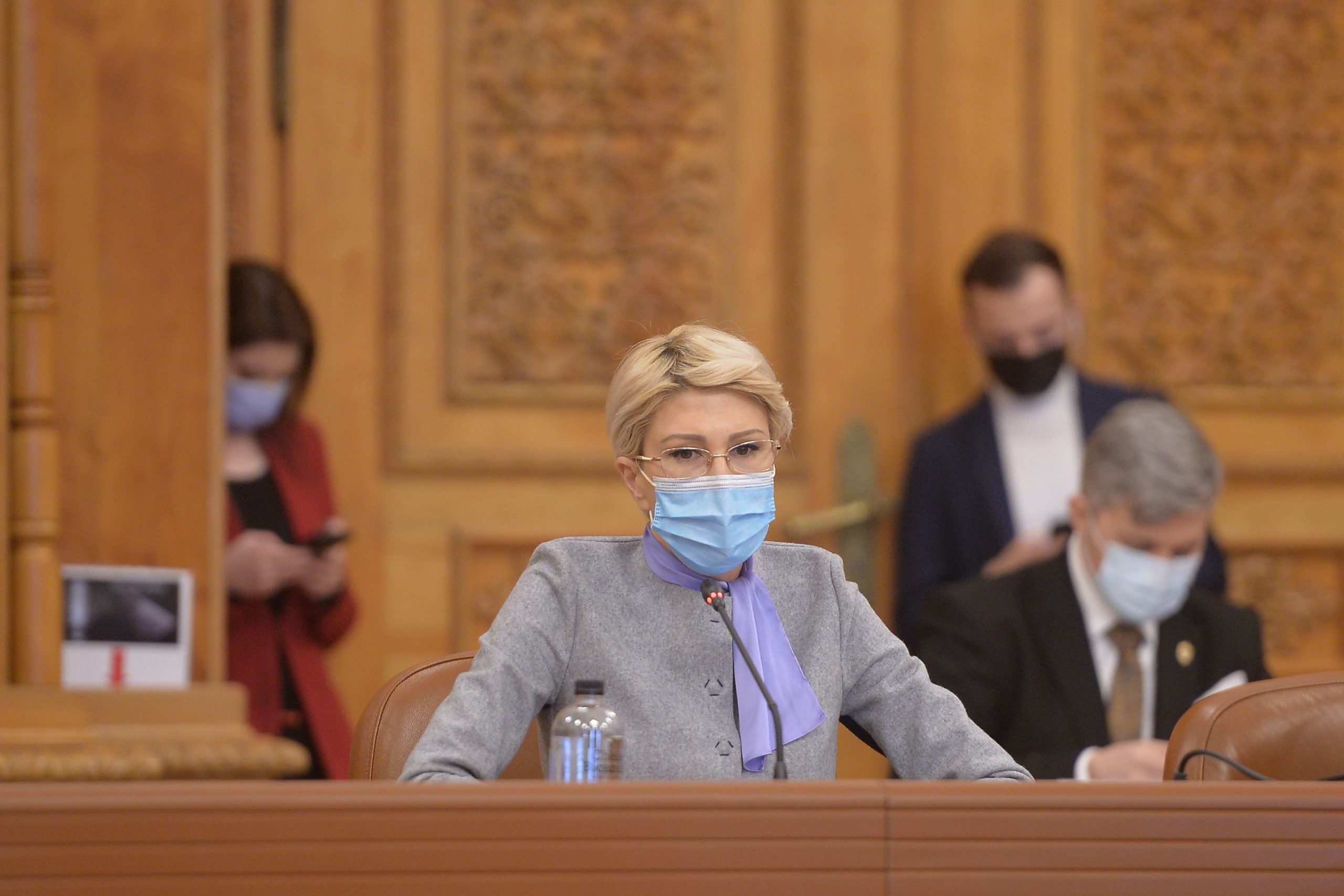 Raluca Turcan, contrazisă și de PSD și de colegii din PNL: „Sunt bani de pensii și alocații”/„Dacă nu sunt bani, găsim”