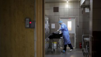 Doi tineri nevaccinaţi, de 15 şi 18 ani, confirmaţi cu Covid, au murit