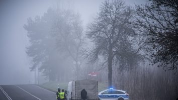 Polonia va construi un zid pe un segment al frontierei cu Belarus