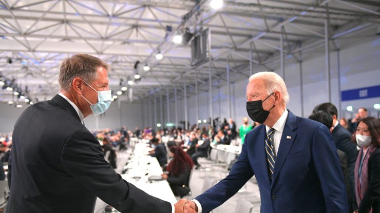 Iohannis participă la videoconferinţa cu Biden şi lideri UE şi NATO pe tema securităţii regionale