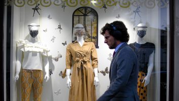 Un cunoscut retailer de modă, care are magazine și în România, se restructurează. Mai mulți angajați vor fi concediați