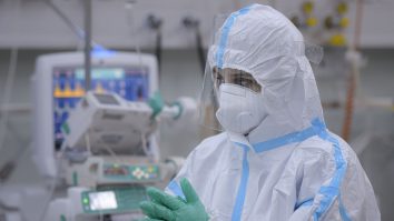 Trei tineri cu vârste sub 30 de ani, confirmaţi cu COVID, au murit în ultima zi