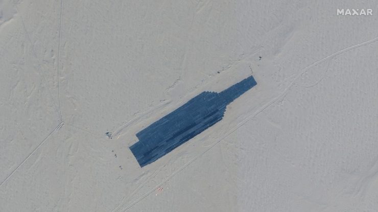 China construiește machete ale unor nave ale marinei americane pentru antrenamente cu rachete. FOTO