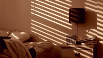 (P) Cum să găsiți noptiera perfectă pentru dormitor