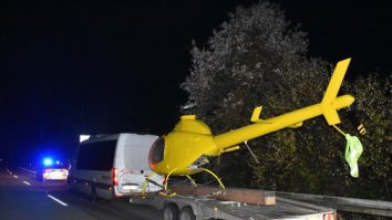 Doi români, prinși cu un elicopter pe o platformă pe autostradă în Germania