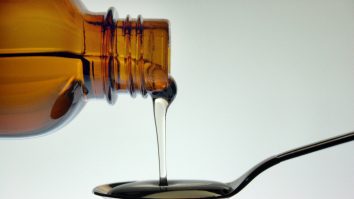 sirpo pentru tuse turnat intr-o lingurita