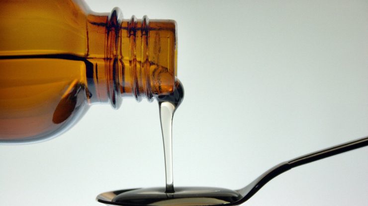 sirpo pentru tuse turnat intr-o lingurita