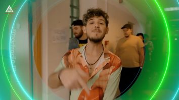 Smart Music. Vaccinare cu parodie și lăutari