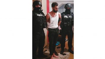 Tatăl vitreg al fetiței ucise la Arad a recunoscut crima. A dat-o cu capul de perete pentru că voia să se joace, apoi a turnat acetonă pe ea