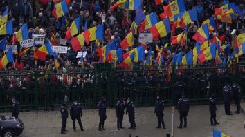 Istoria se repetă: Atacul asupra Capitoliului vs. Asaltul asupra Parlamentului României