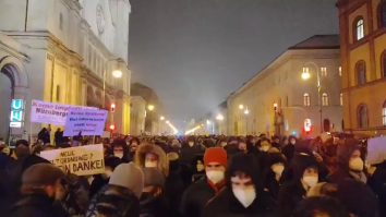 Mii de manifestanți au protestat în Germania față de noile restricții impuse