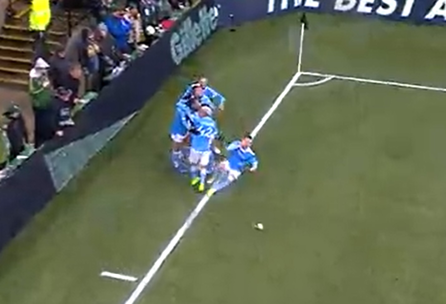 VIDEO. Momentul în care un jucător este lovit cu o doză de bere în timpul finalei Major League Soccer